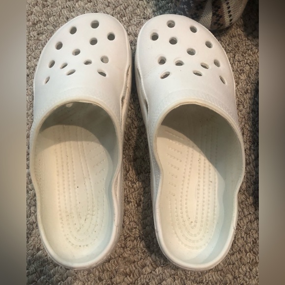 Croc like slides 1 blue sz 10 1 white sz 8 slippers sz large used - Picture 4 of 10